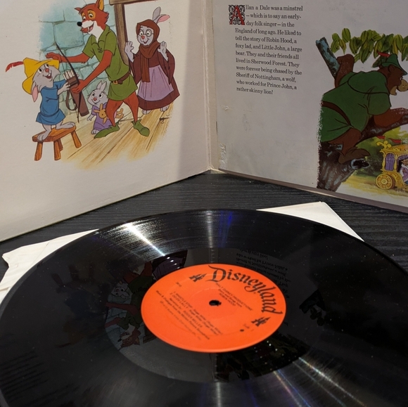 Disney Robin Hood Vinyl Record - Yellow and Red Cover - Picture 11 of 11